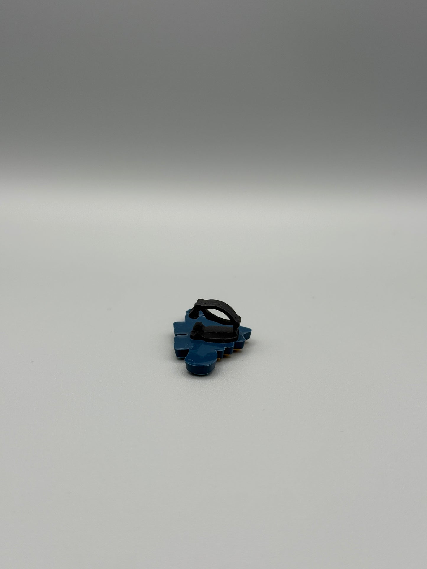 Sneaker Charm Dinosaurier Blau mit Zacken