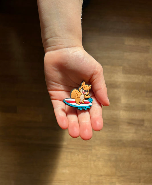 Sneaker Charm Surfendes Eichhörnchen